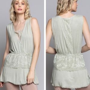 “The Piper“ Lace Tiered Knit Top